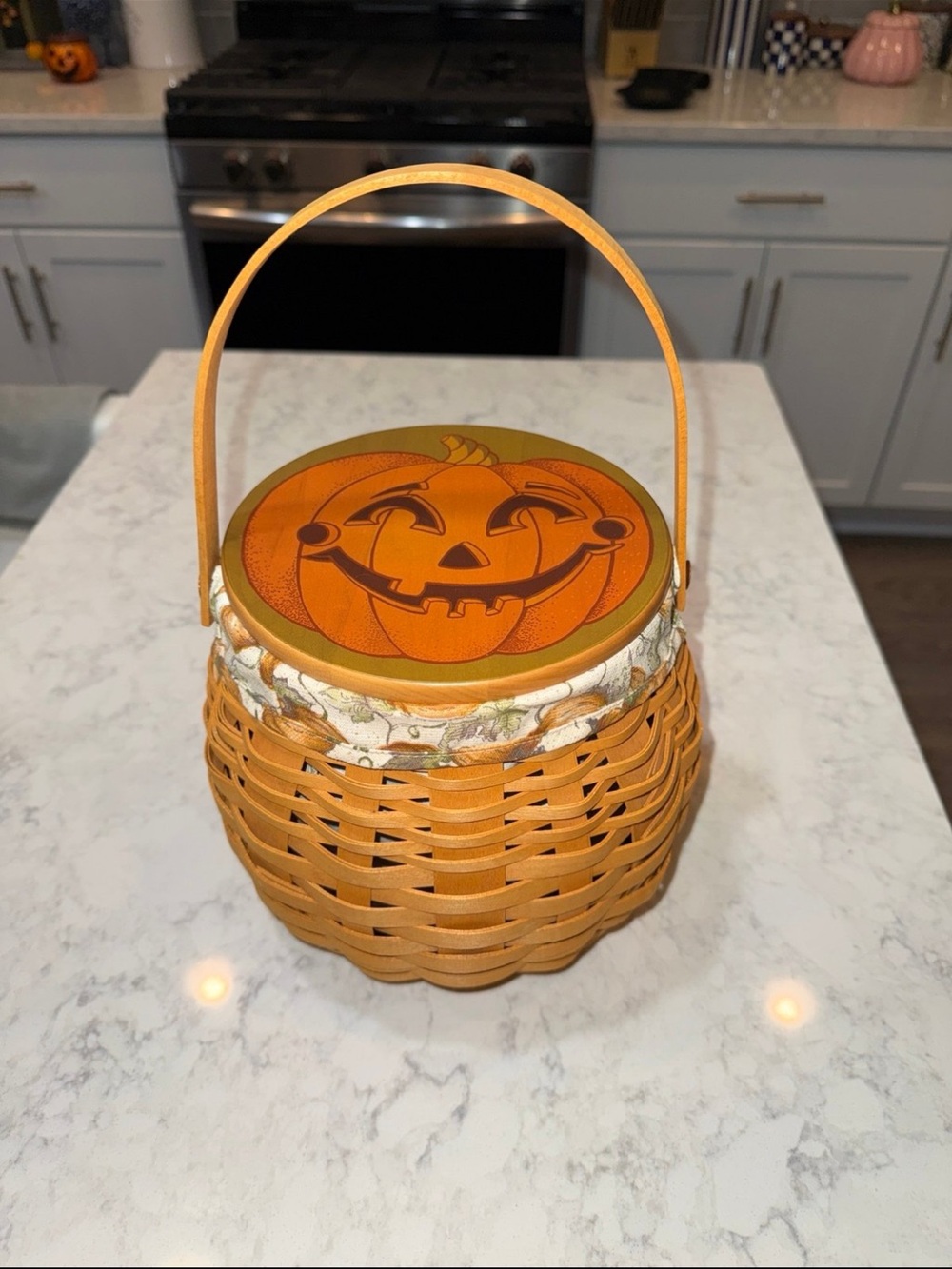 Longaberger 2001 Pumpkin Patch Basket Jack-O-Lantern Shape with Pumpkin Face Lid
